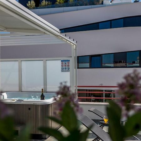 דירות ספליט Seaside Penthouse With Hot Tub Sky Living מראה חיצוני תמונה