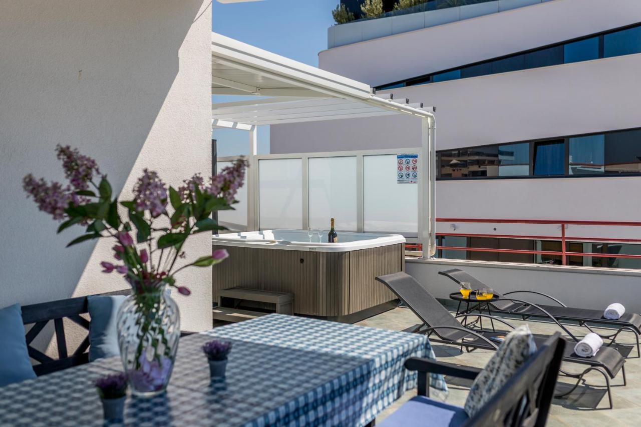 דירות ספליט Seaside Penthouse With Hot Tub Sky Living מראה חיצוני תמונה