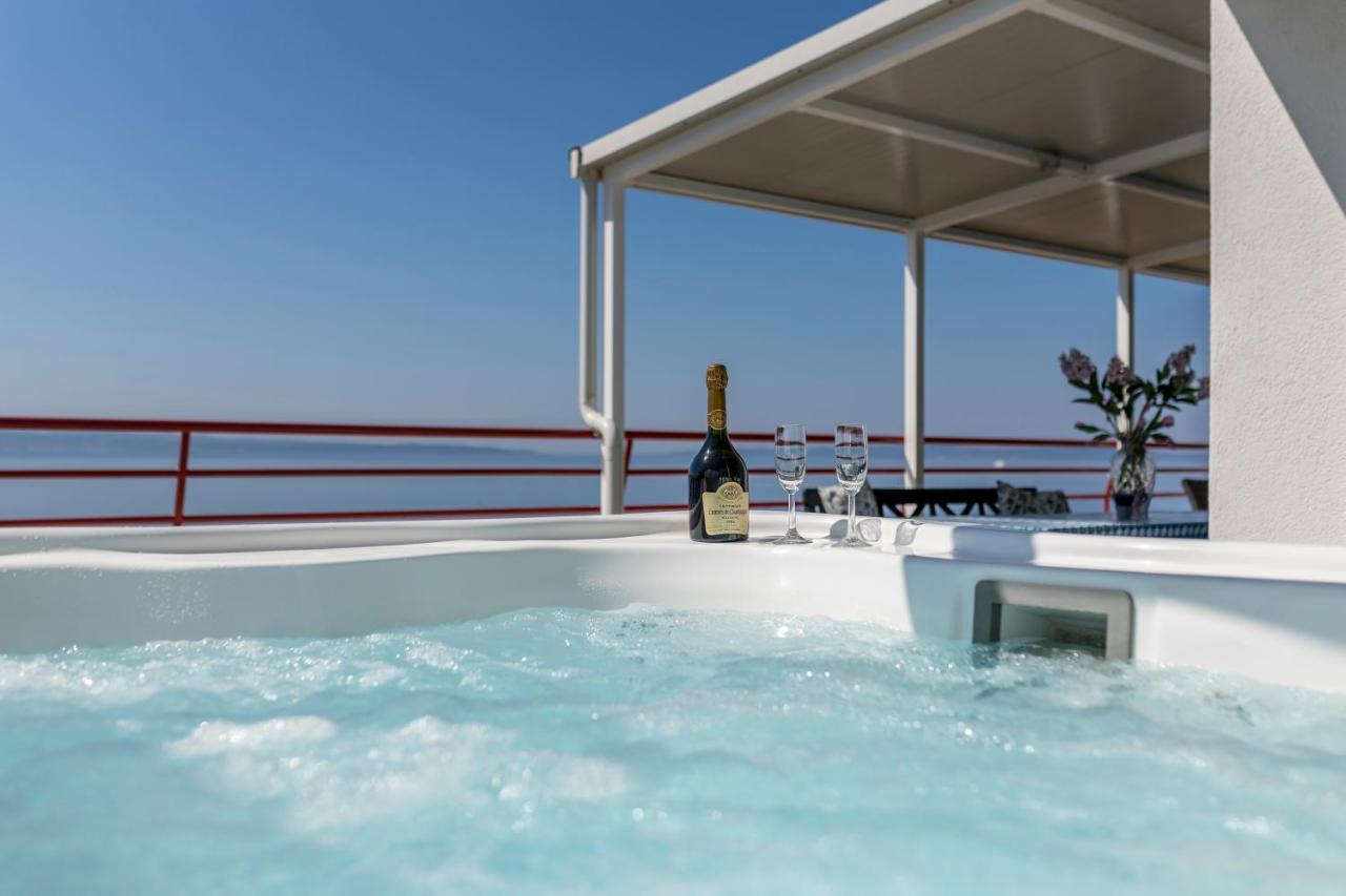 דירות ספליט Seaside Penthouse With Hot Tub Sky Living מראה חיצוני תמונה