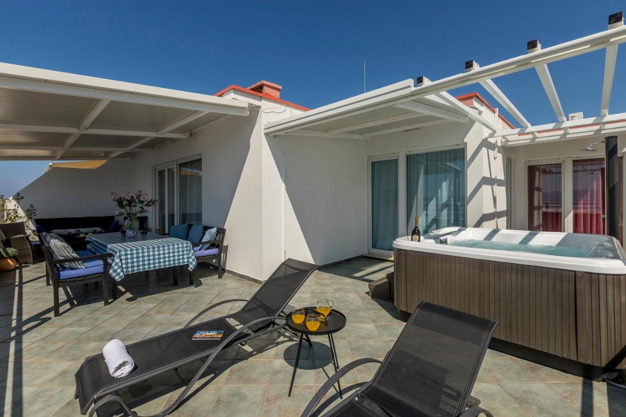 דירות ספליט Seaside Penthouse With Hot Tub Sky Living מראה חיצוני תמונה