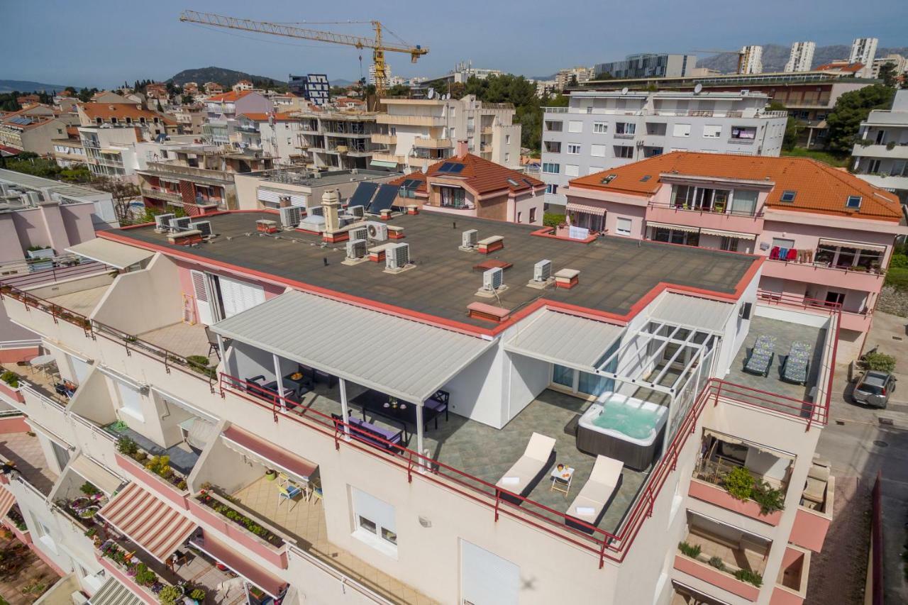 דירות ספליט Seaside Penthouse With Hot Tub Sky Living מראה חיצוני תמונה